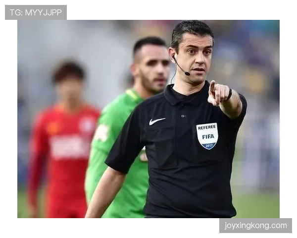 场外人员干扰影响比赛判罚，裁判应如何正确应对？